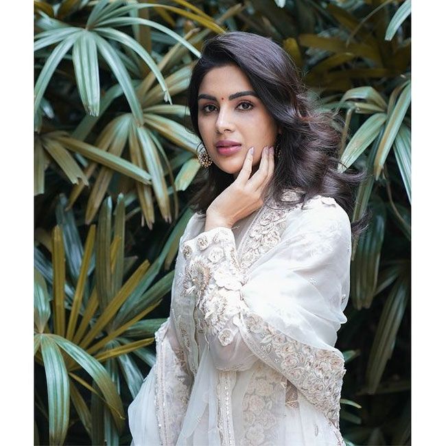 Samyuktha Menon Staggering Poses At Gym